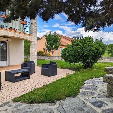 Spacieux Avec Jardin Privatif, Proche Du Puy-en-velay Et D'un Golf, Wifi Inclus - Fr-1-582-286 Apartment *